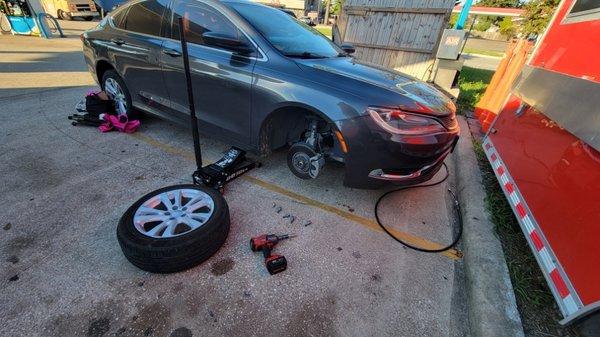 Roadside Assistance Tire Change 24 Hours Mobile Tire Shop