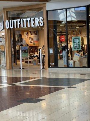 UO Annapolis Mall