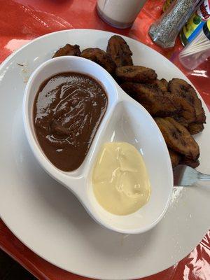 Platanos Frito (they're served with crema y frijoles colados)