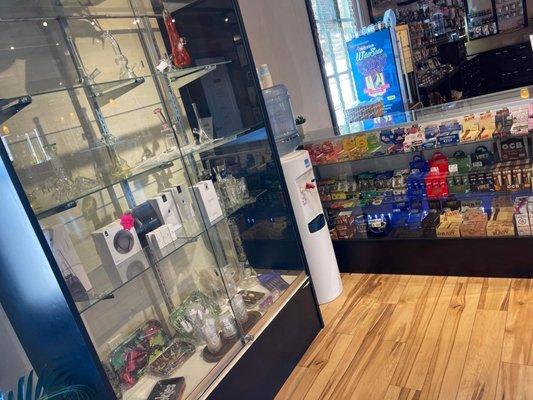 Cannazone Dispensary : Variety of Paraphernalia & Papers Located on Guide Meridian Bellingham, Whatcom County