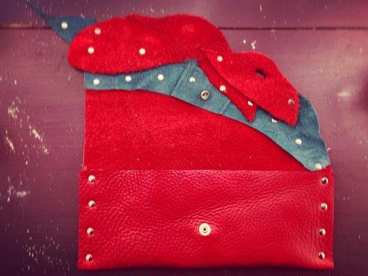 Leatherworking 101 clutch interior with altered design by Calahn de la Luna