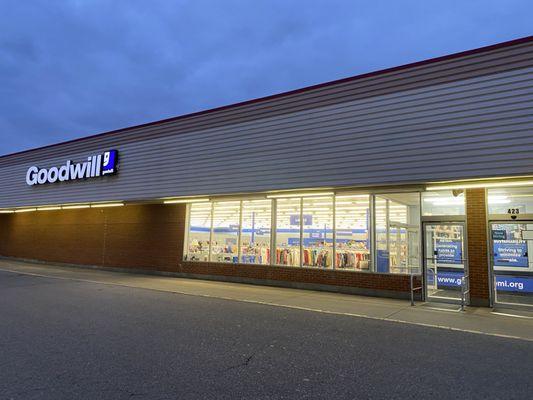 Store front and entrance to the Saline, Michigan Goodwill.