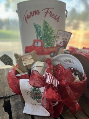 Build a basket Christmas gifts