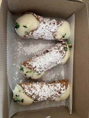 Mini Cannolis w/powdered sugar, so yummy!  : )