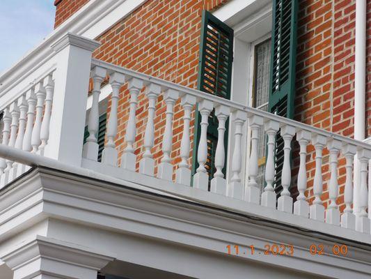 Look towards the upper balconies it was the top of the hanging area where Yankie Jim was executed,