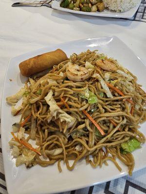 Shrimp lo mein