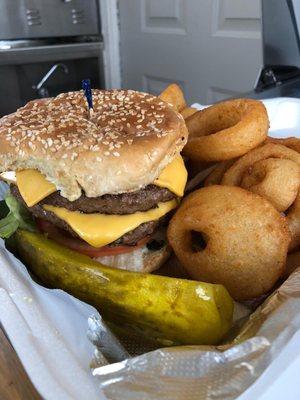 Great burger with onion rings!  Tasty new food truck in Taylors.  Try it out!