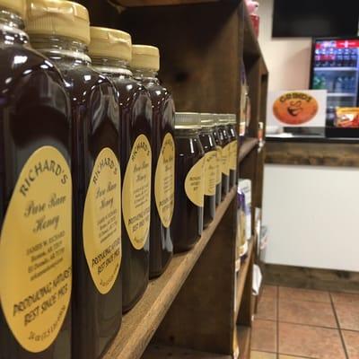 Local 24oz Richards Honey here at Grinds! Glass jar or Squeeze Bottle