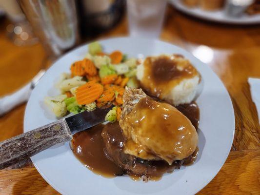 Hamburger steak dinner (added fried egg)