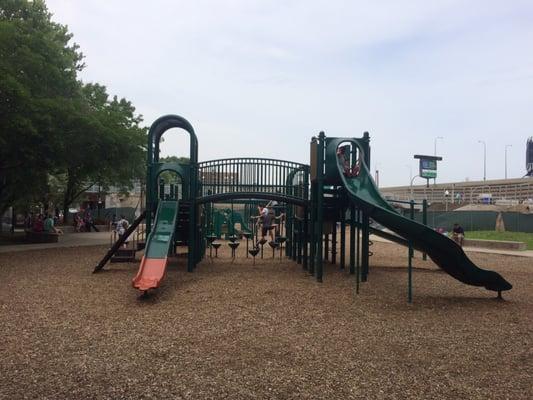 playground near the 606