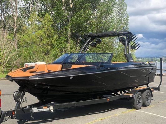 2018 Supreme S238 Wake Boat