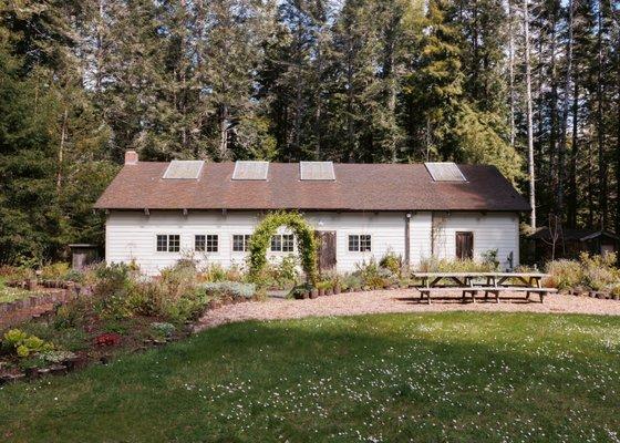 The lodge, dinning meadow and east meadow. Perfect for hosting groups and retreats of 10-40 people.