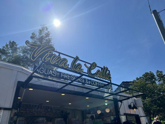 Name of the business, you can kind of see the agua frescas, blended fresh right there!