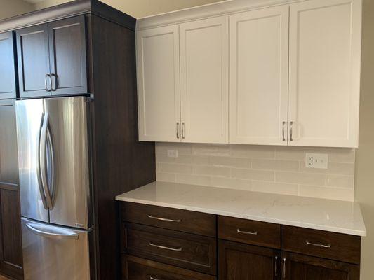 Two toned cabinets