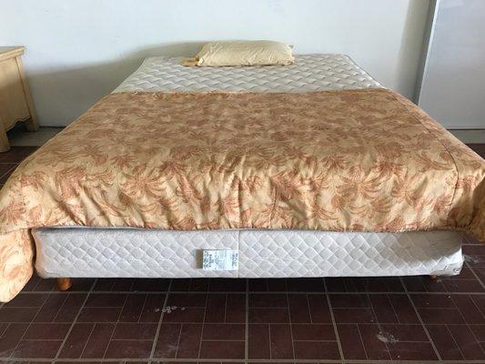 Queen size bed with legs bolted to the box spring $160.00 ( Used )