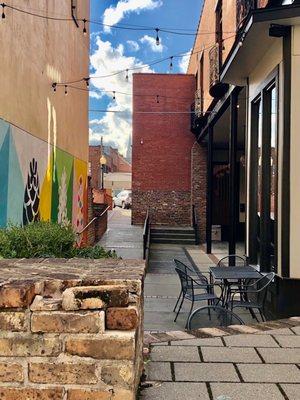 Alley along side the coffee shop.