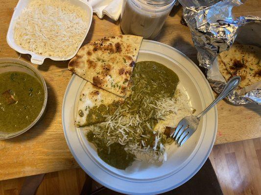 Palak paneer, garlic naan and their Jhapali chai tea