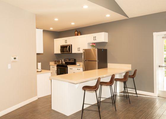 HathawayCourt_Wilsonville_OR_ClubhouseKitchen