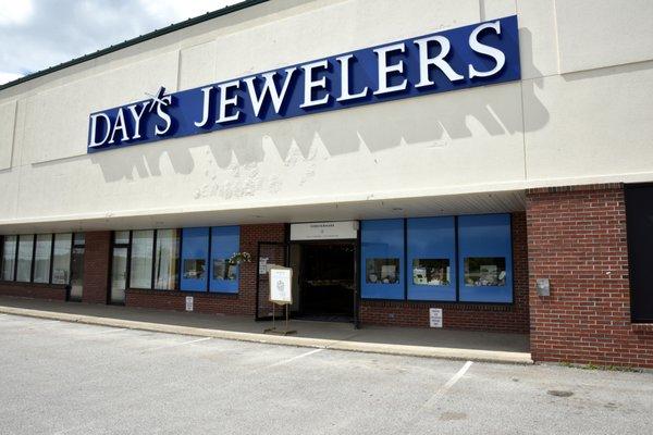 Day's Jewelers in Bangor, Maine offers free jewelry cleaning and inspection, custom design, jewelry repairs, watch repairs, engraving & more