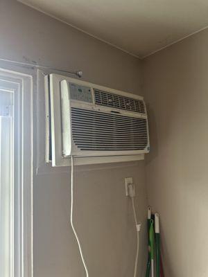 Air conditioning units. One in kitchen, one in bedroom. Both effective at all.