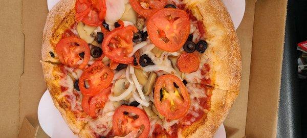 Garden pizza with vegan cheese