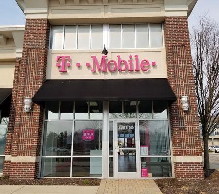 Great Team in this T-Mobile Store - home town and personal - thank you!