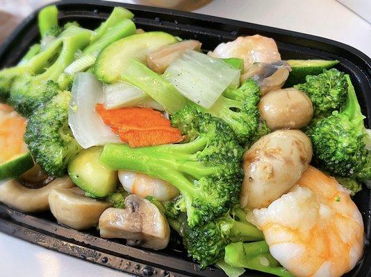 Shrimp & Mix Vegetable White Sauce (Excellent)