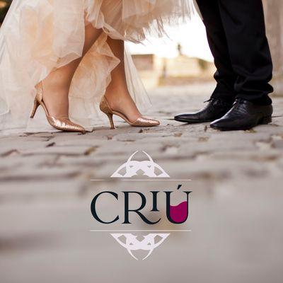 CRIÚ (cru) providing experienced wedding day support staff (servers, bartenders, set-up) so you can dance the night away.