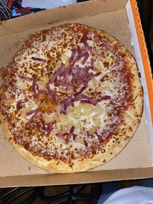 I asked for 3 pizzas a pepperoni, cheese , hawaiana pizza and I'm pissed wtf is this shit