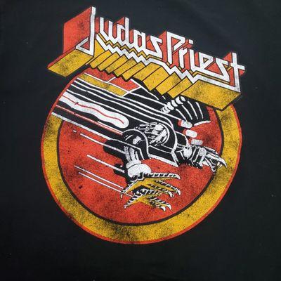 Rad Judas Priest "Screaming for Vengeance" tee.