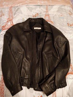 I have a nice used Dark brown XL Andrew Marc's men's leather coat for sale. It's in really good condition. Reasonable offer takes it.