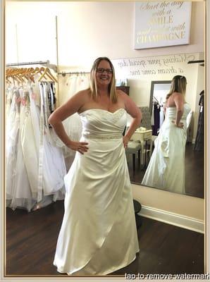 I'm so in love with my dress! Elda's bridal boutique has made me happier than words can explain! Thanks again, Jodie