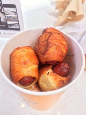 Mini hot-dog pretzels