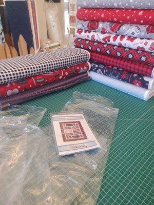 #NorthcottCozyUp
#DeborahEdwards
#Flannel
#QuiltKit
Get it before the snow flies!!!