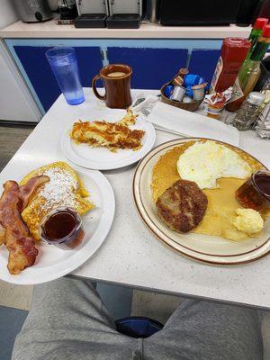 Hashbrowns, eggs, sausage, bacon, pancakes, French toast, coffee and water. .