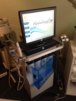 The Hydrafacial machine that Pari uses has saved my skin! It has gotten rid of my acne marks and prevented new acne from forming