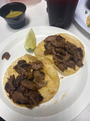 Pésimo servicio, pésima comida, carne cruda & fea