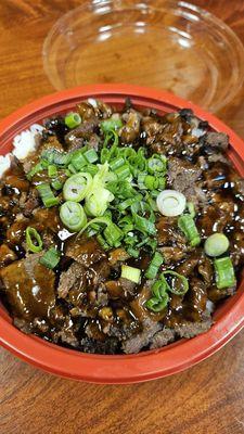 #5. Steak bowl with white rice & green onions