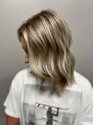 Money piece + highlights + shadow root for a lived-in and low maintenance color.