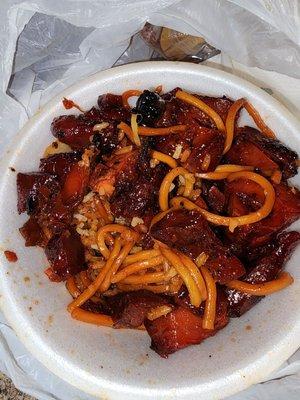 BBQ chicken, chow mein & rice. Yuckie, old, hard and dry...do not go here. Go ANYWHERE else.