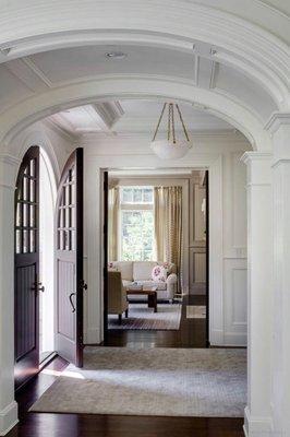 We're in love with the beautiful woodwork in this entry way! Especially the arches!

What about you? #inglewood #losangeles