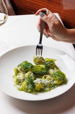 PANSOTTI
ricotta ravioli, basil-arugula pesto, pine nut