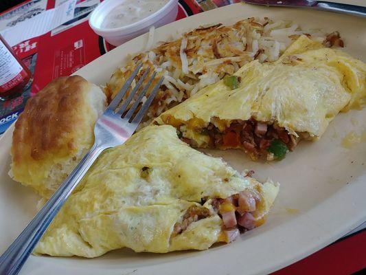 Spanish Omelet 4/5 Requested Well Done Veggies And Hash Browns. Biscuit 4.5/5 Excellent. Gravy 4/5