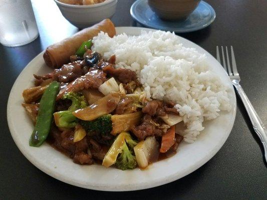 Hunan Beef Lunch Special w/ white rice & egg roll