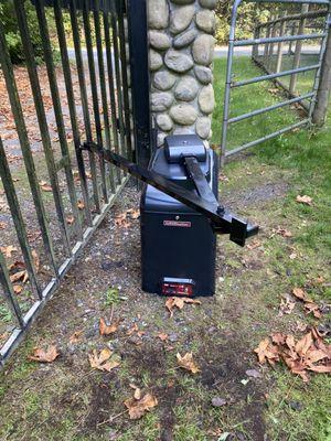 Swing gate motor LiftMaster