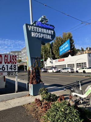 Marque Sign Rainier Veterinary Hospital