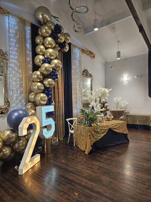 Sweetheart table and back drop