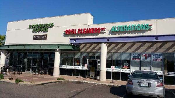 Dedicated parking in front and conveniently located right next to a drive-thru Starbucks.