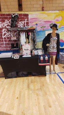 Holiday fair pop up @P.s 8 in Great kills, over on 12-13 come by and visit Skyboxboutique table for chic affordable staple pieces!!!!!!!