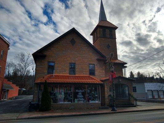 West Virginia Christmas road trip shopping stop at this adorable all-local artisan shop.